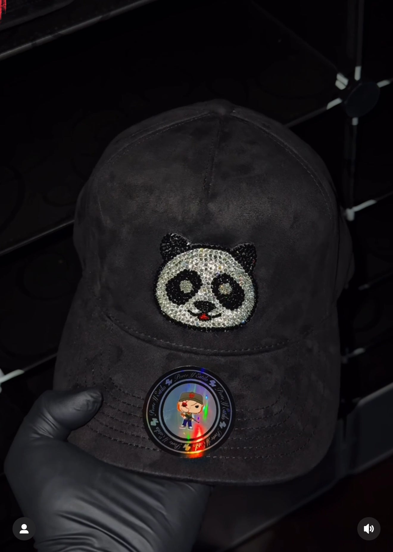 El panda adiamantada black suede snapback