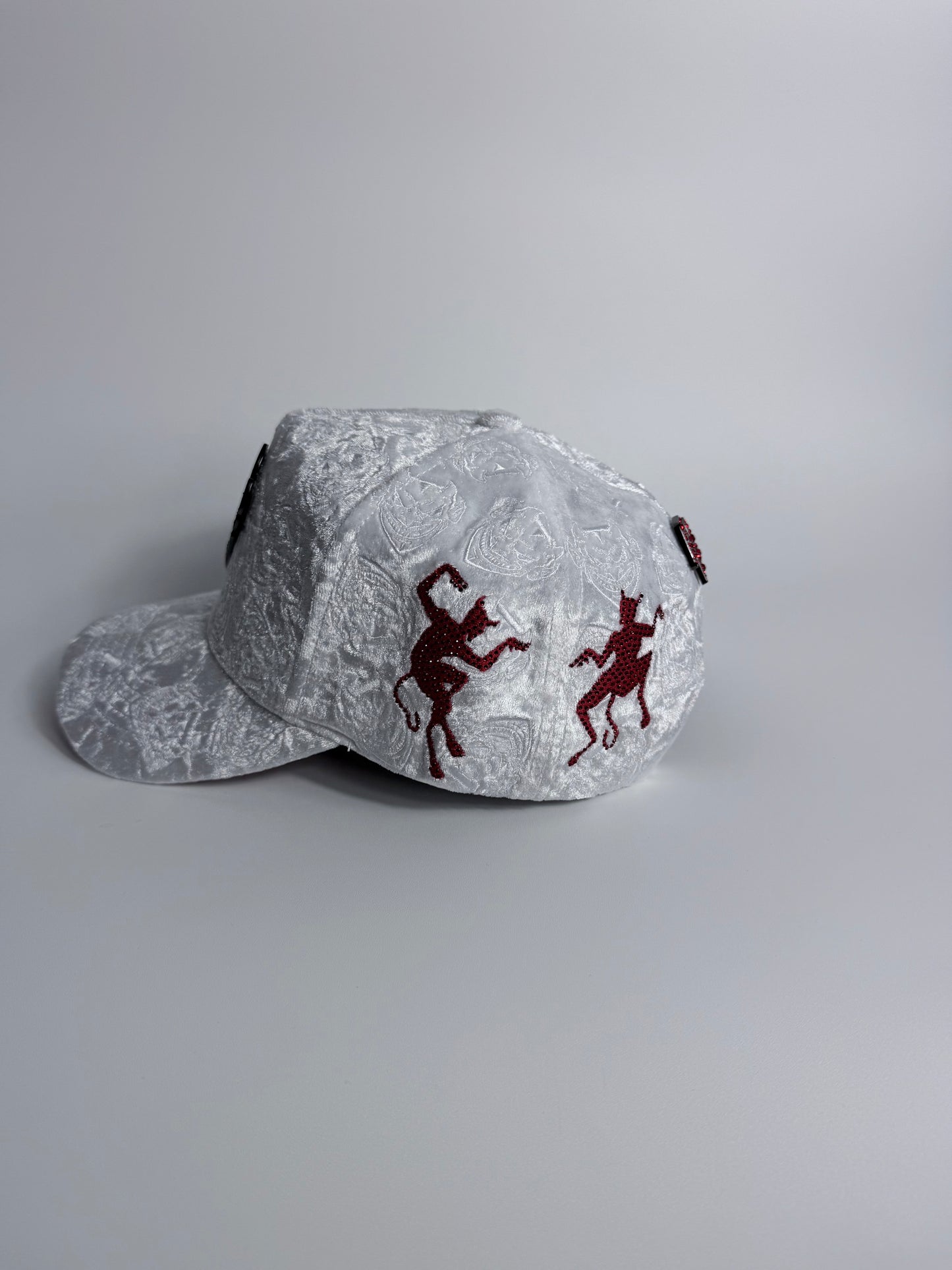 .LUCIFER VERSION 2 WHITE VELVET SNAPBACK ⚠️PRE ORDER /PRE VENTA ⚠️