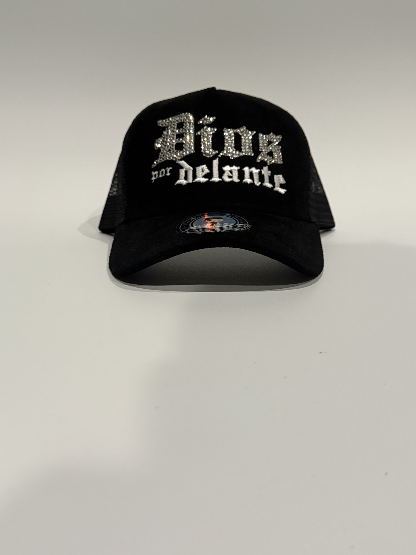 Dios por delante adiamantada black suede trucker hat