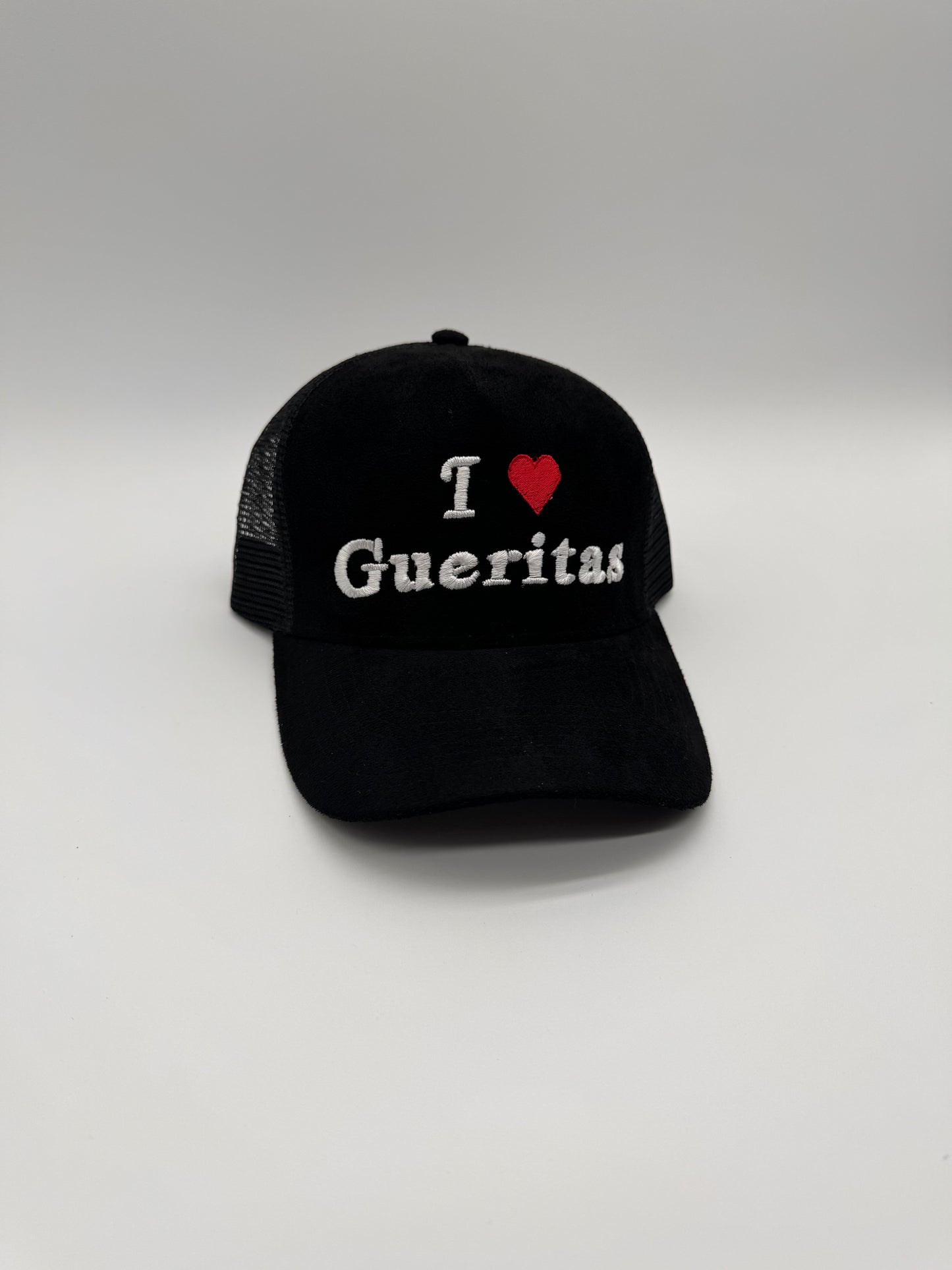 I ❤️ Gueritas black trucker hat