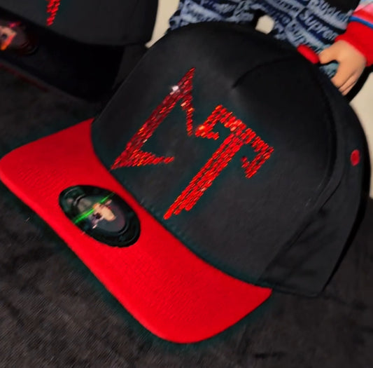 CT adiamantada gorra negra con rojo