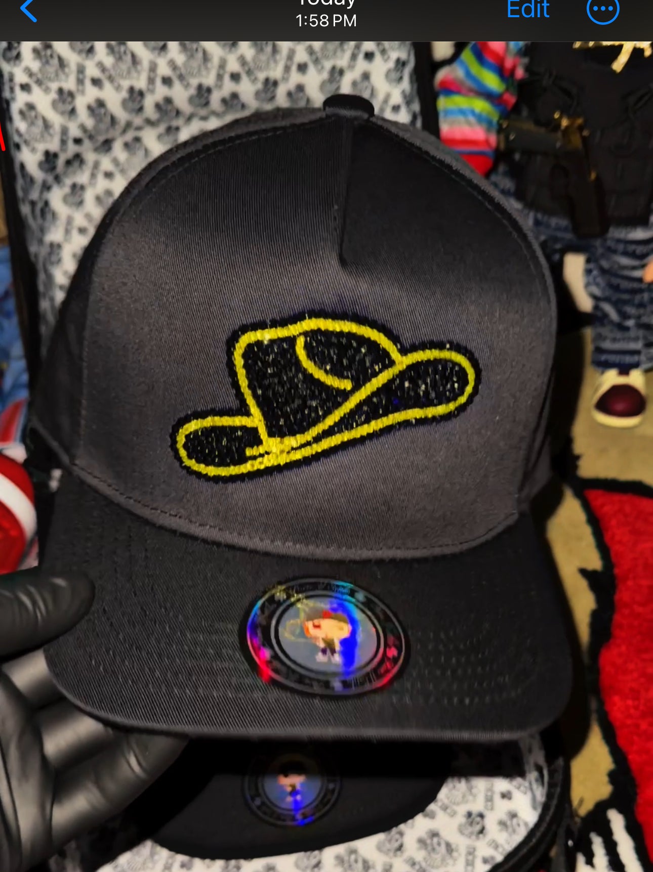 El sombrero adiamantado negro con amarillo SnapBack