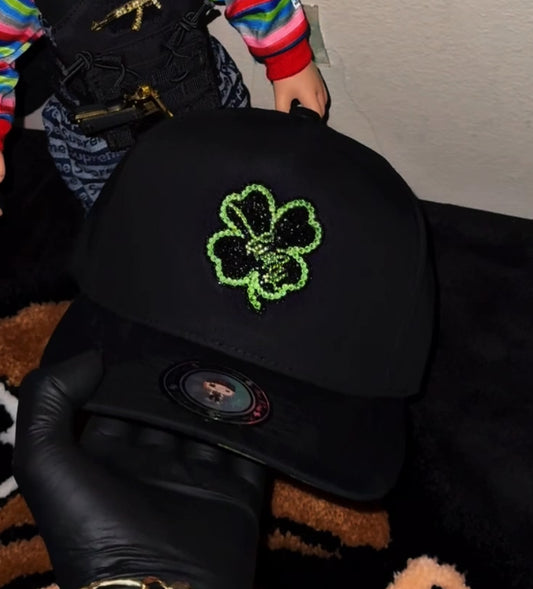 Lucky clover adiamantada black with clover under brim snapback