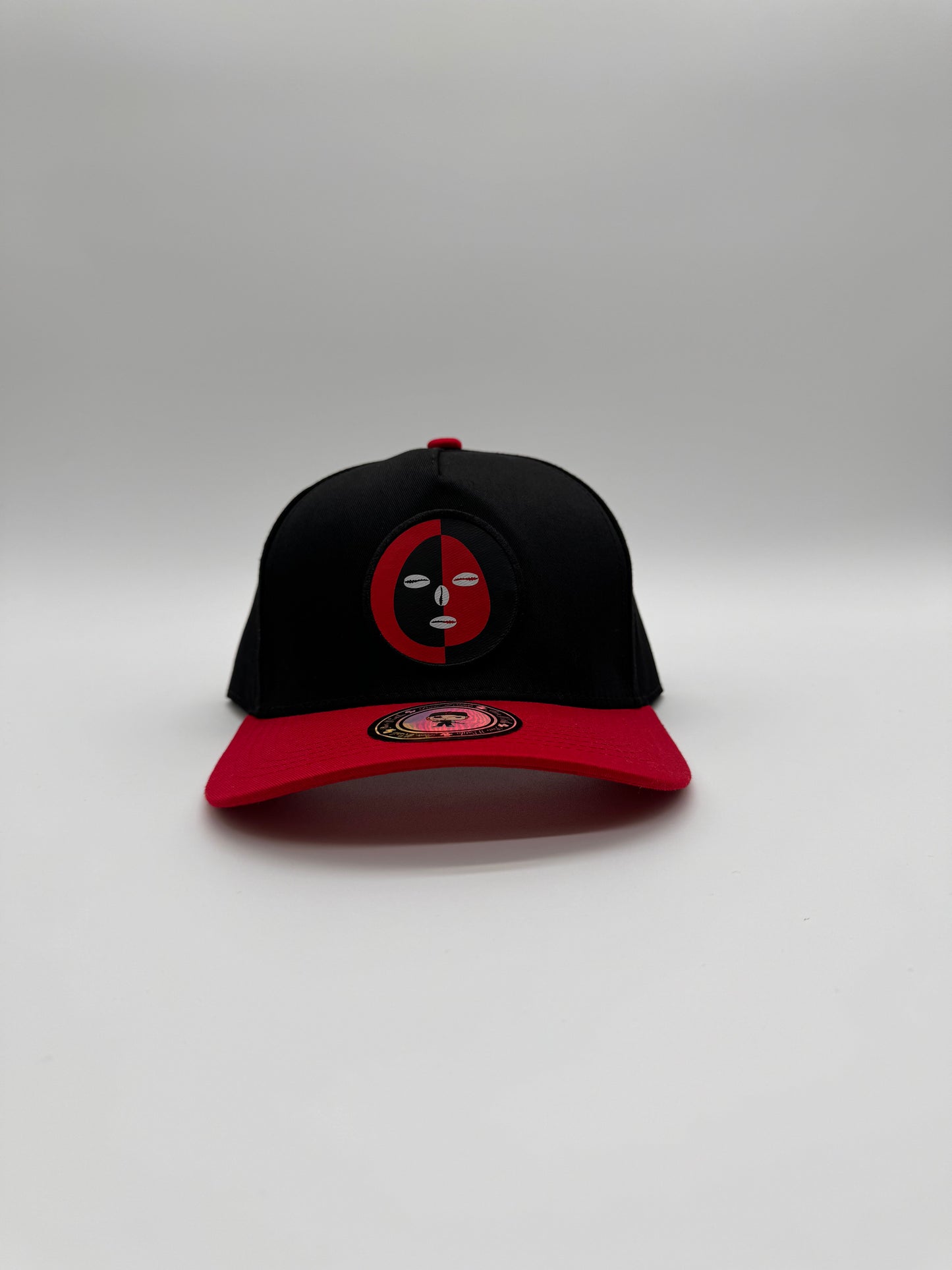 Elegua negra con roja snapback