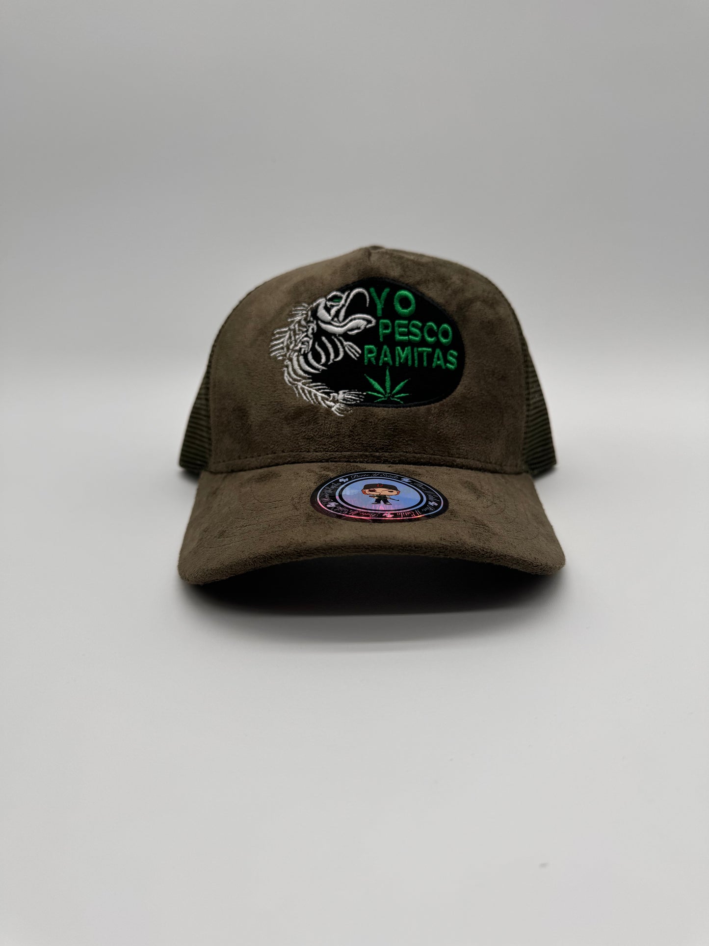 Yo pesco ramitas verde militar suede trucker hat