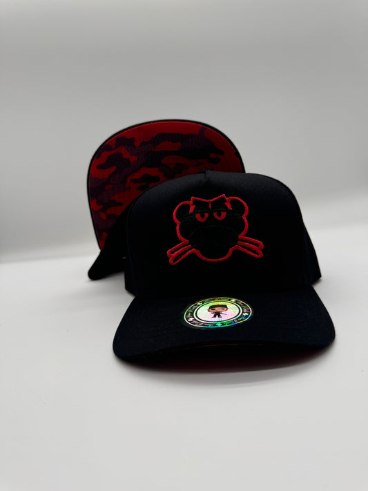 Pantera negra snapback with red camo under visor