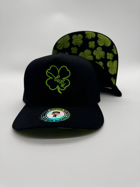 Lucky snapback with clover under visor